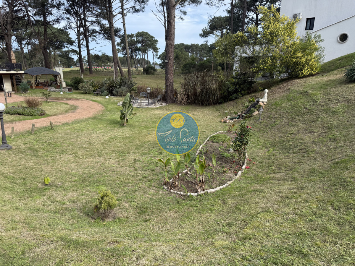 Photo 2 of 24