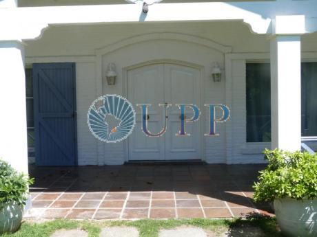 Casas En Playa Mansa: Upp1023c