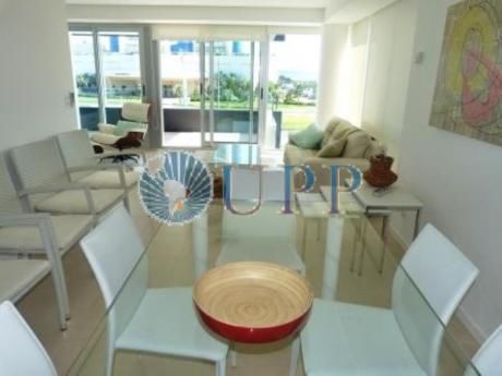 Apartamentos En Playa Mansa: Upp203a