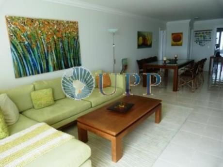 Apartamentos En Playa Mansa: Upp2228a