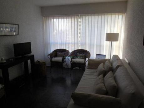 Apartamentos En Playa Brava: Vaz5015a