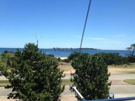 Apartamentos En Playa Mansa: Vaz5143a
