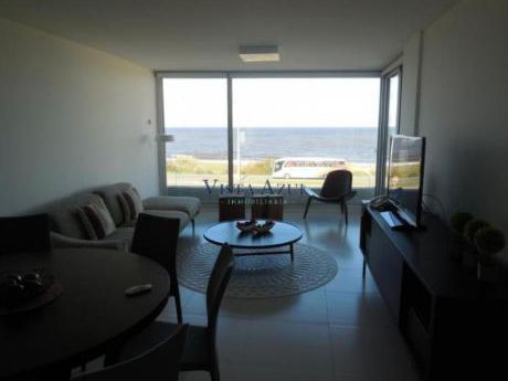 Apartamentos En Playa Mansa: Vaz5152a