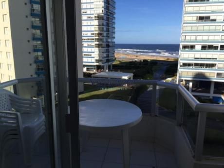 Apartamentos En Playa Brava: Vaz5326a