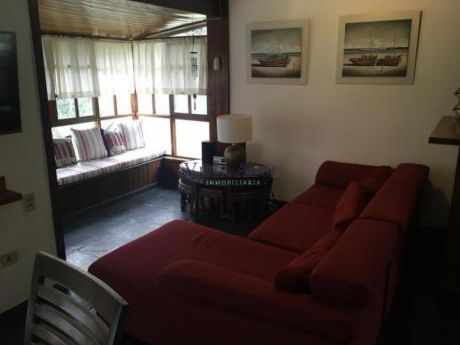Apartamentos En Playa Mansa: Vaz5408a
