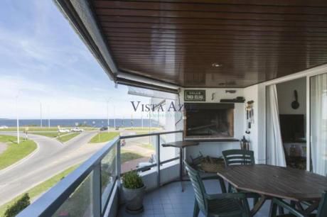 Apartamentos En Playa Mansa: Vaz5428a