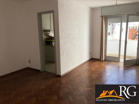 Apartamento 1 Dormitorio Sobre Rambla Oportunidad!