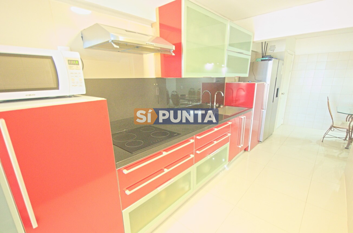 Apartamento de 3 dormitorios en Playa Mansa anual · Foto 6