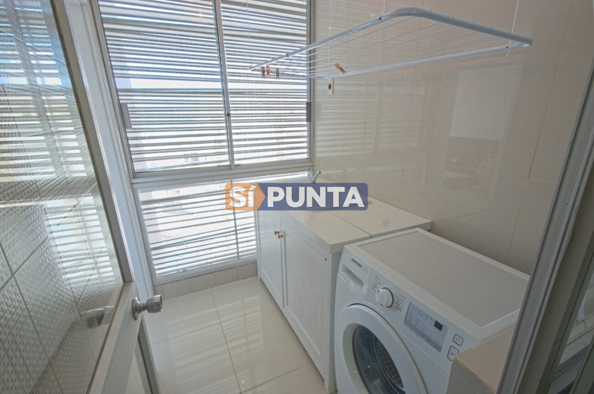 Apartamento de 3 dormitorios en Playa Mansa anual · Foto 9