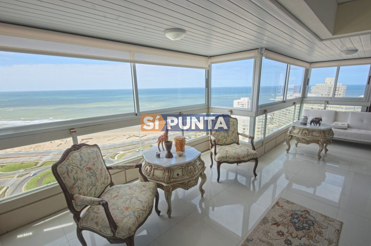 Apartamento de 3 dormitorios en Playa Mansa anual