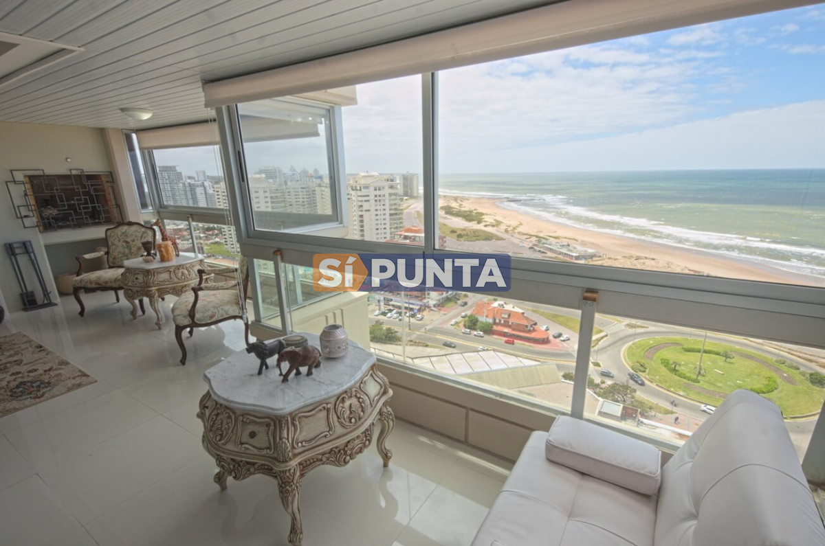 Apartamento de 3 dormitorios en Playa Mansa anual · Foto 2