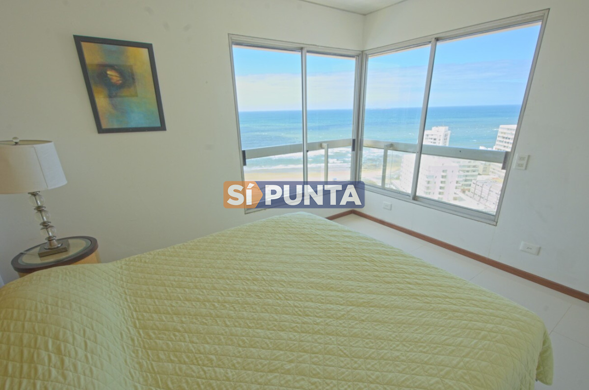 Apartamento de 3 dormitorios en Playa Mansa anual · Foto 11