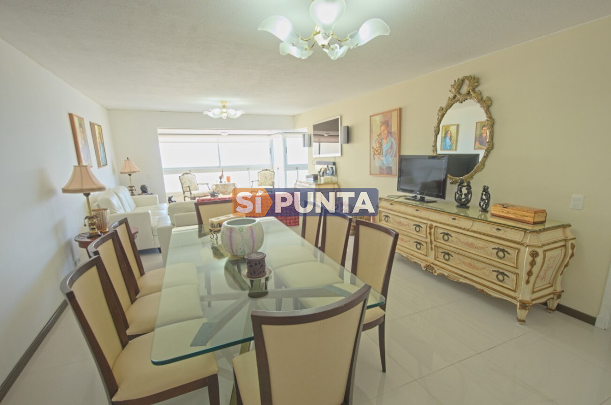 Apartamento de 3 dormitorios en Playa Mansa anual · Foto 5