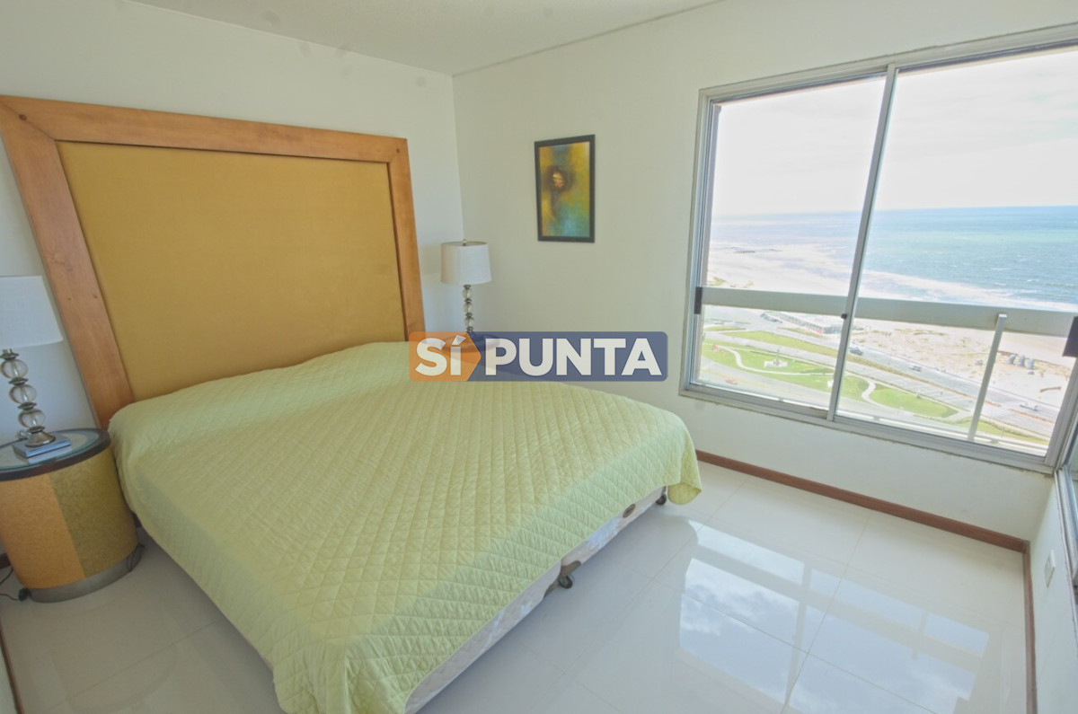 Apartamento de 3 dormitorios en Playa Mansa anual · Foto 10