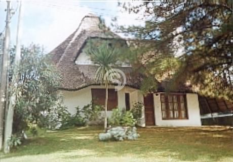 Casa En Playa Brava En Alquiler Anual