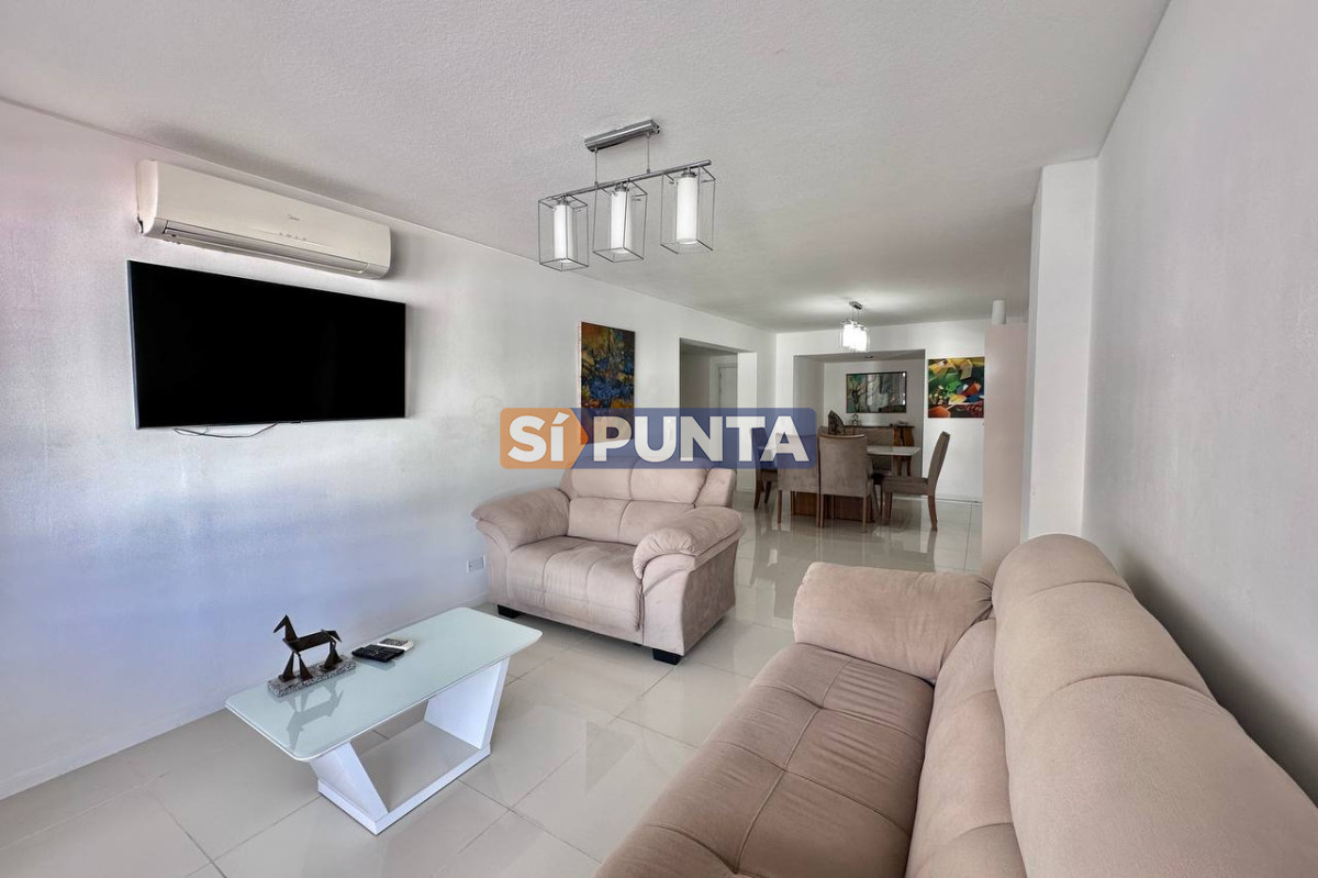 Apartamento de 3 dormitorios en alquiler anual Punta del Este