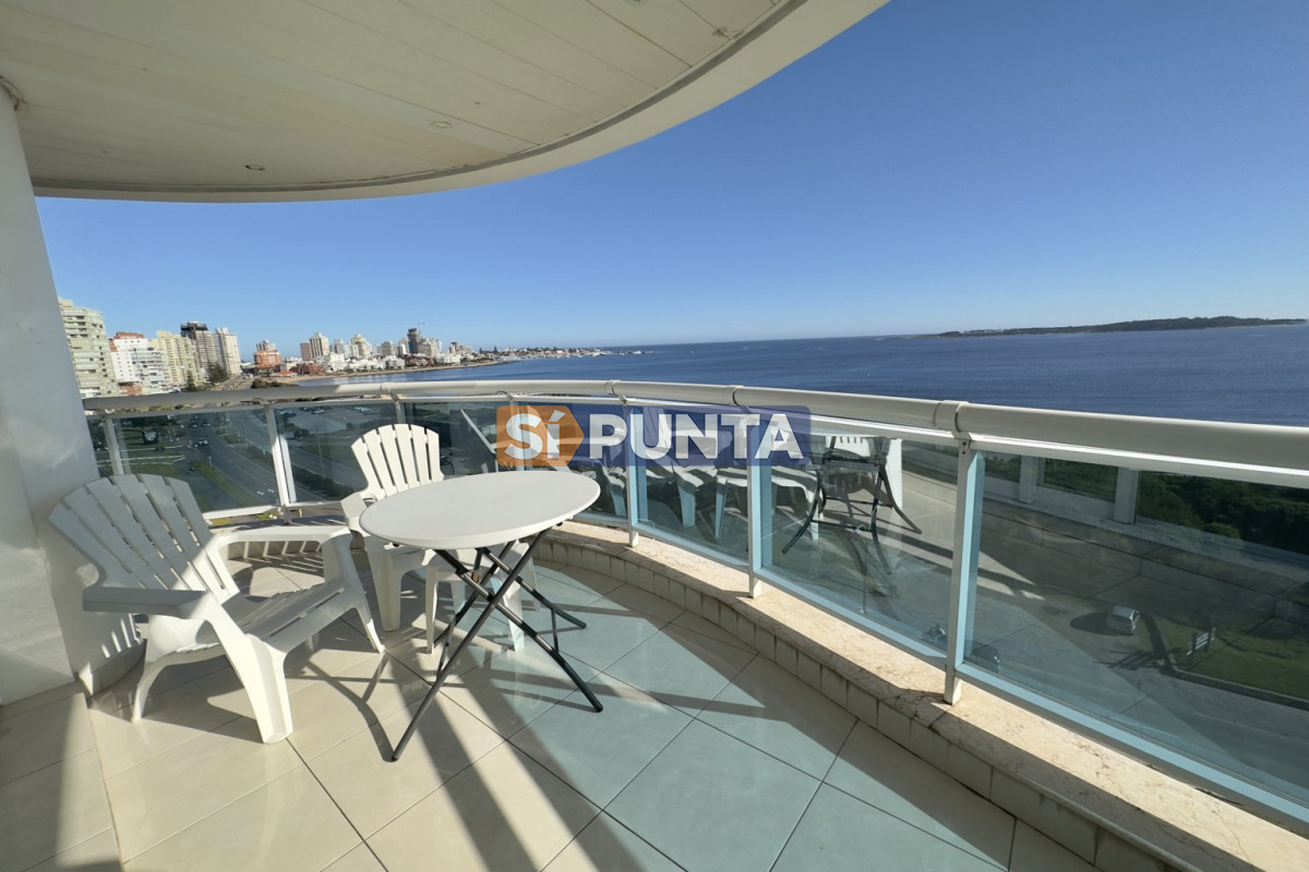 Apartamento en Punta del este 3 dormitorios con servicio