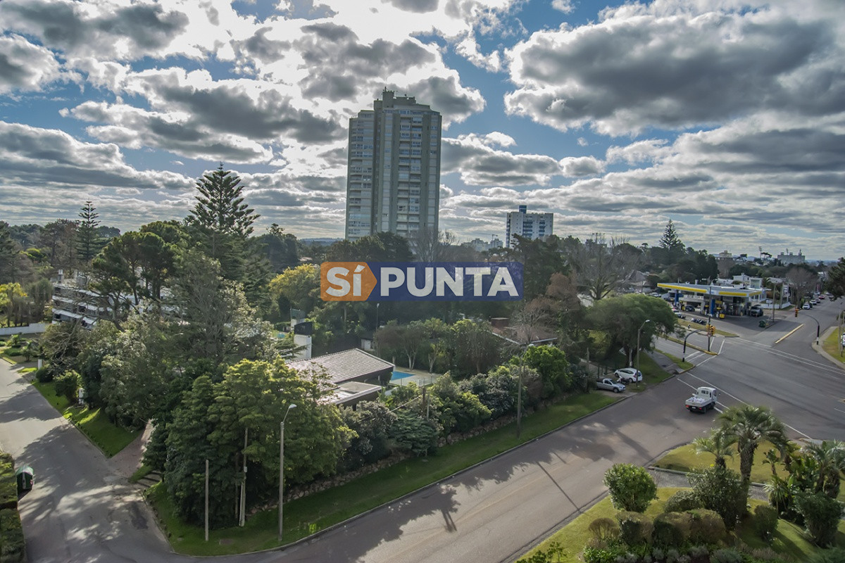 Venta Apartamento de 3 dormitorios en zona Roosevelt, Punta del Este.
