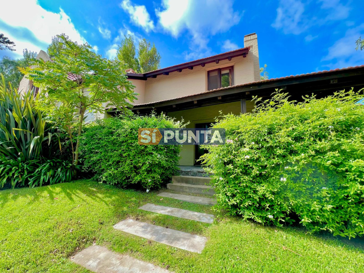 Casa duplex alquiler anual en barrio privado 2 dormitorios