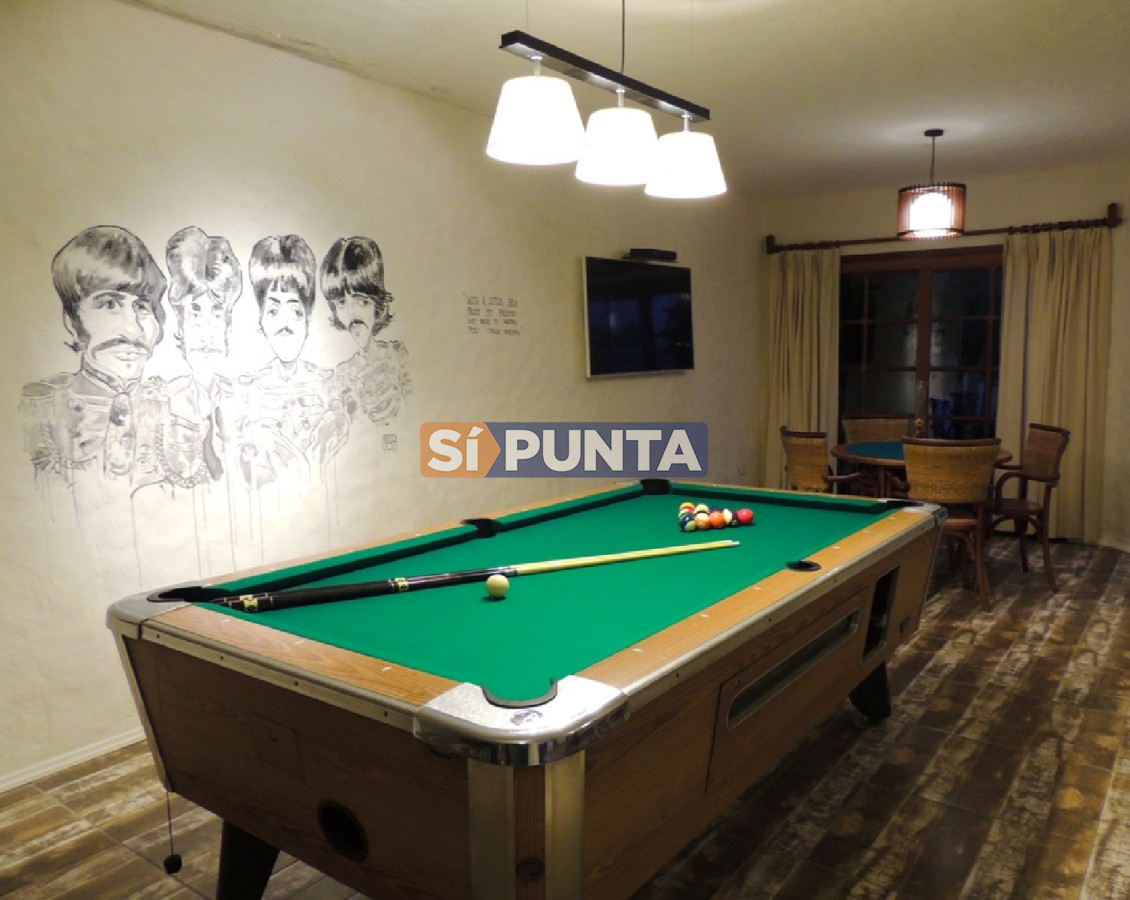Casa en alquiler anual de 5 dormitorios en Playa Mansa
