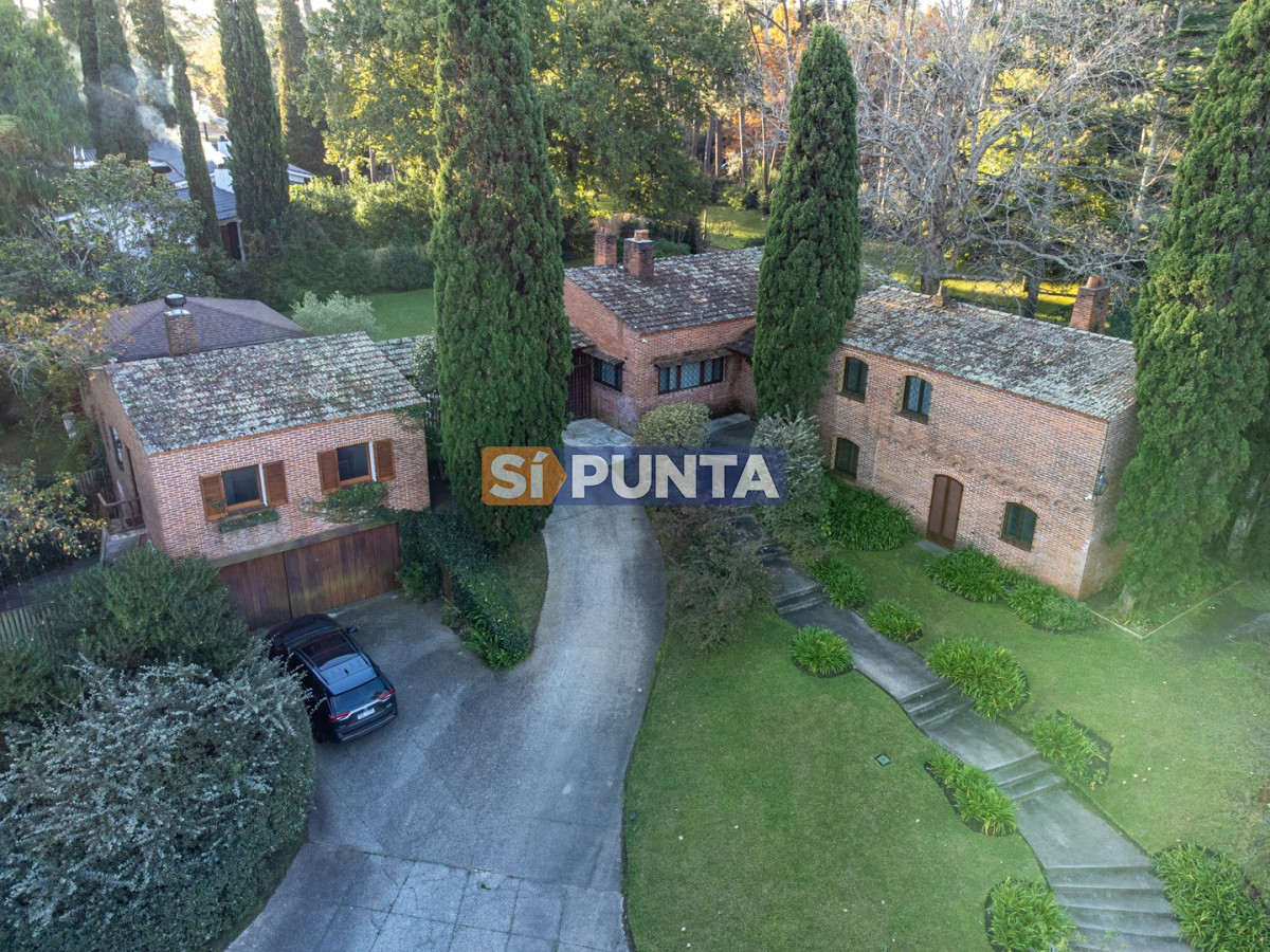ESPECTACULAR CASA EN ZONA SHOPPING
