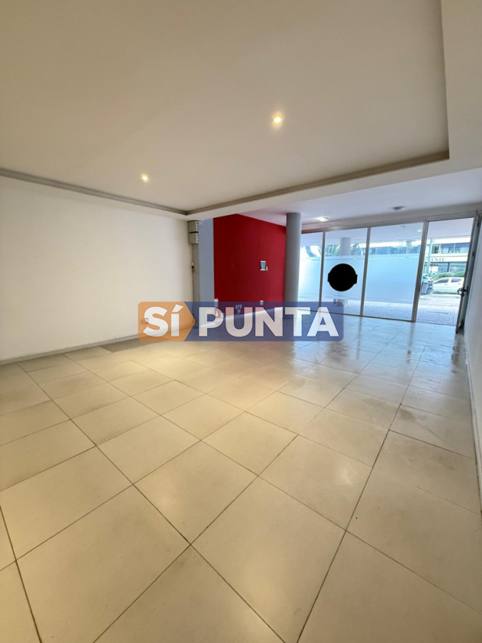 Local en península en muy buen estado en alquiler, de 100 metros. Punta del Este