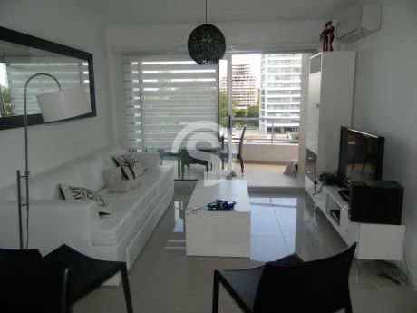 A Metros De Playa Brava Y De Punta Shopping
