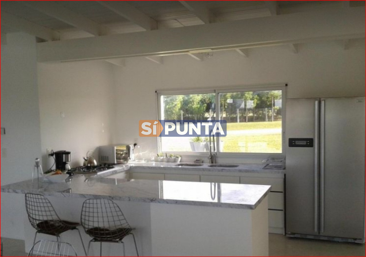 Moderna casa en alquiler en  Barrio Privado El Quijote · Foto 4