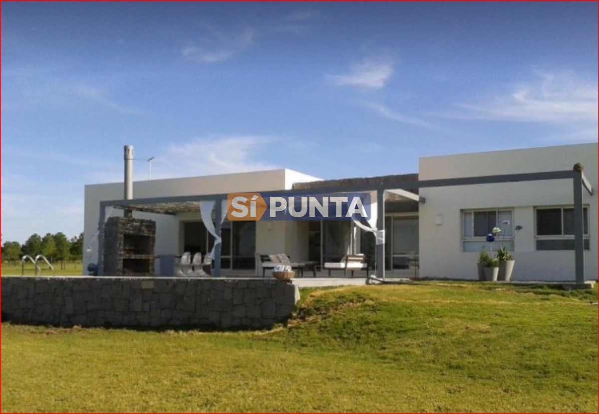 Moderna casa en alquiler en  Barrio Privado El Quijote · Foto 12