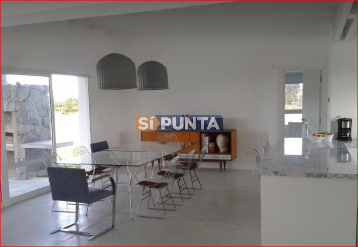 Moderna casa en alquiler en  Barrio Privado El Quijote · Foto 3