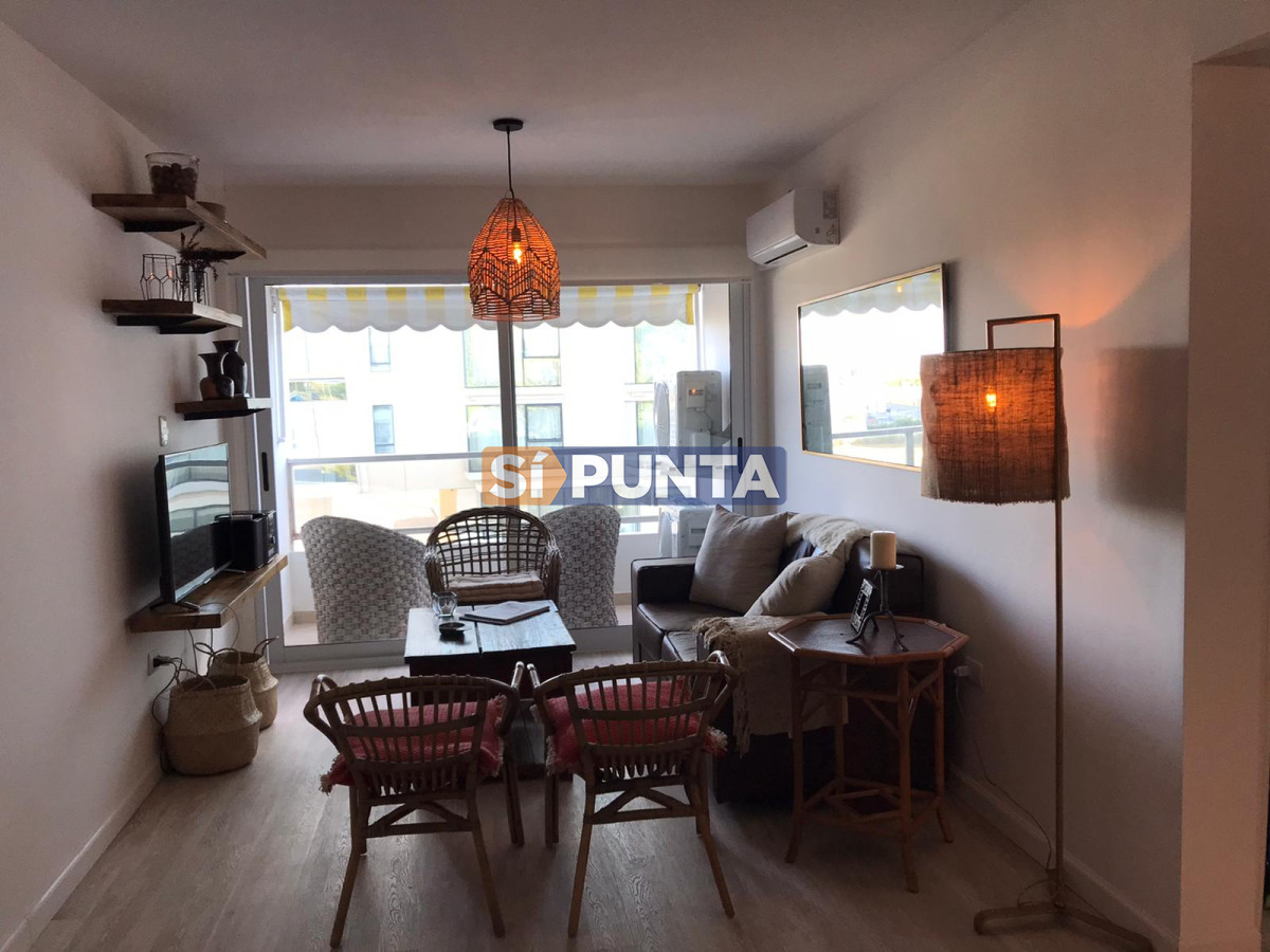Moderno apartamento de 2 dormitorios en alquiler frente al mar
