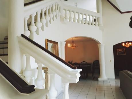 Enorme Y Bella Casa Amoblada En Condominio Cerca De Las Palmas