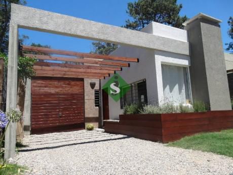 Pinares, Casa Nueva, 2 Dormitorios, Baño, Cerca Del Mar.. - Ref: 166424