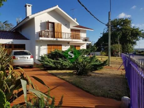 Mansa, Gran Chalet De 4 Dormitorios, 4 Baños, Pileta Y Muy Cerca Del Mar. - Ref: 166427