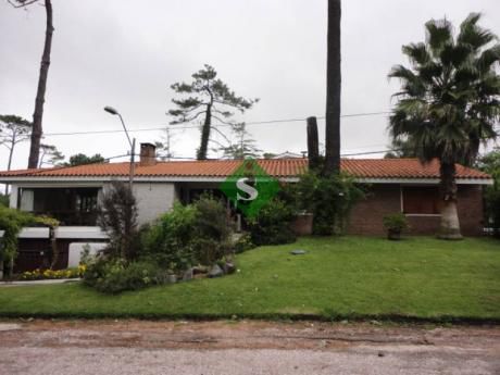 Mansa, 3 Dormi, Gran Edificacion Con Piscina - Ref: 44301