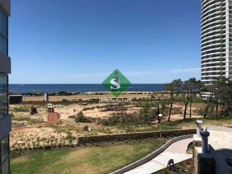 Brava, 3 Dormitorios, 4 Baños, Buena Vista Y Todos Los Servicios.