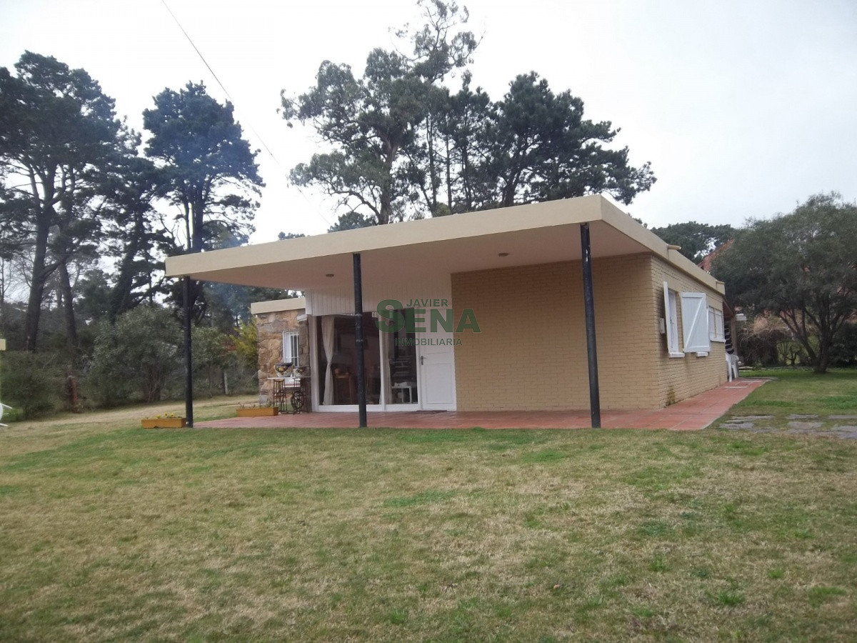 Alquiler en Cantegril, 3 dormitorios, 2 baños, muy lindo lugar.- · Foto 2