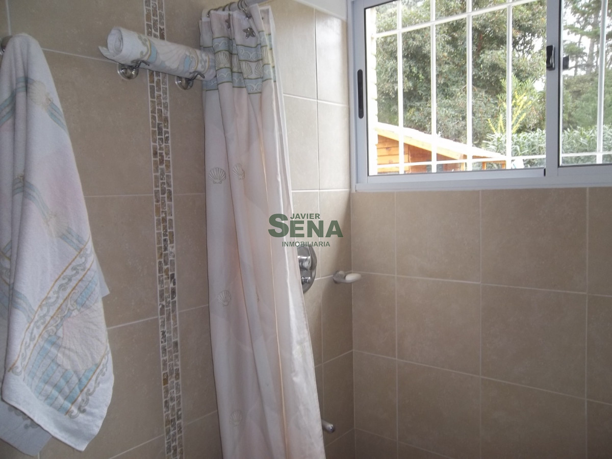 Alquiler en Cantegril, 3 dormitorios, 2 baños, muy lindo lugar.- · Foto 11