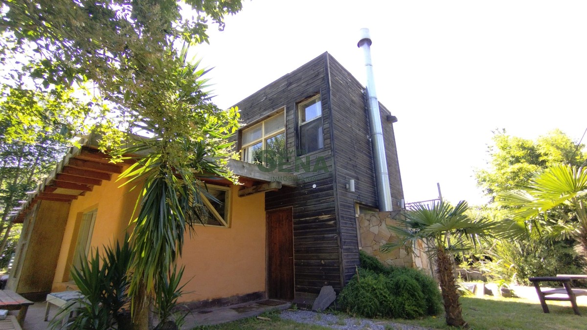 Venta y alquiler de casa en el Tesoro, 4 dormitorios, 2 baños, lindo lugar.