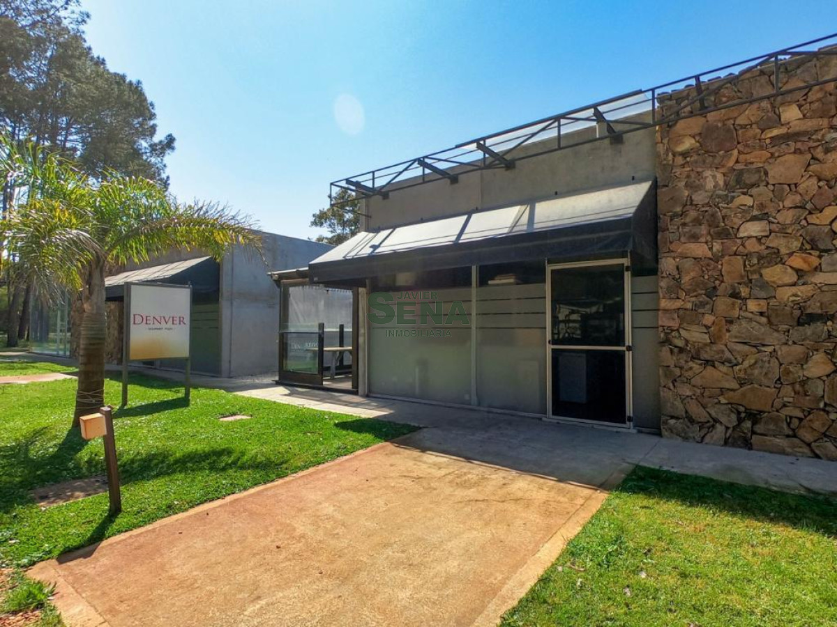 Venta y alquiler de Salon comercial en Solanas, 99 m2 de local, 2 baños, excelente punto comercial. · Foto 7