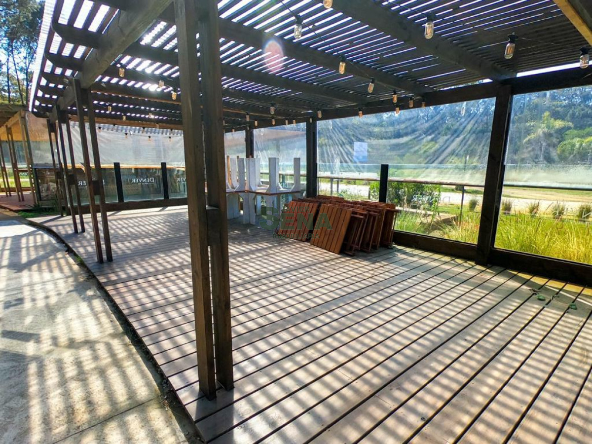 Venta y alquiler de Salon comercial en Solanas, 99 m2 de local, 2 baños, excelente punto comercial. · Foto 5