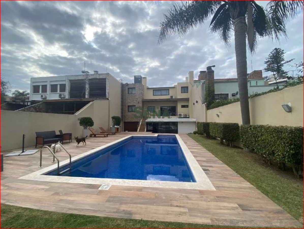 Venta casa en Carrasco, 5 dormi, 5 baños, gran vista y de buena construccion.