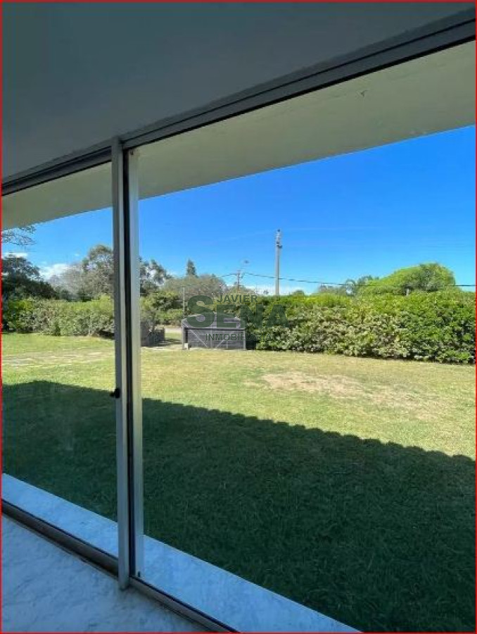 Venta de casa en Brio. Solis, 4 dormitorios, 2 baños, lindo predio para descansar.