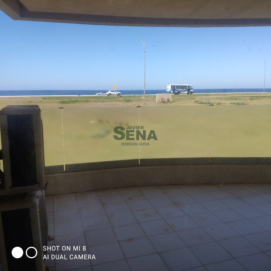 Alquiler Y Venta En La Mansa, 2 Dormitorios, 3 Baños, Piscina, Frente Al Mar. · Foto 1