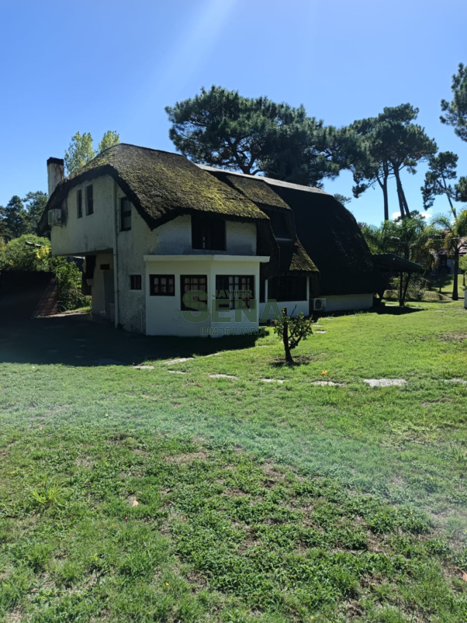 Alquiler de cabaña, 3 dormi, 2 baños, buen parque, para vivir todo el año.