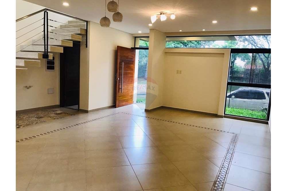 ALQUILO DUPLEX CON PISCINA EN LUQUE VILLA ADELA — foto 3