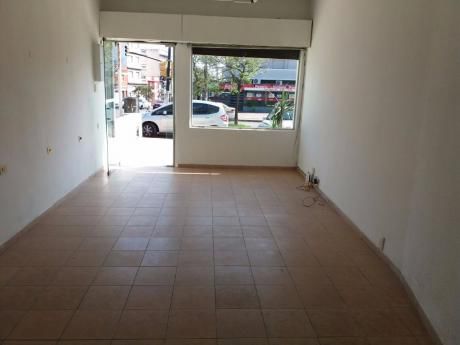 Local Comercial, Actualizado. Puede Ser Vivienda Y Oficina