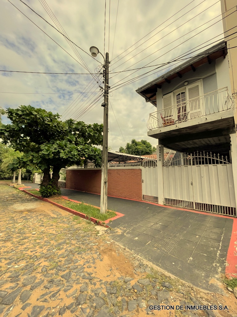 VENDO CASA CON DEPARTAMENTO ZONA IGLESIA CAPUCHINOS V10-28-1 — foto 2