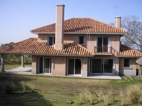 Casa Altos De La Tahona. 4 Dorm + Serv - Excelente Terminacionaes