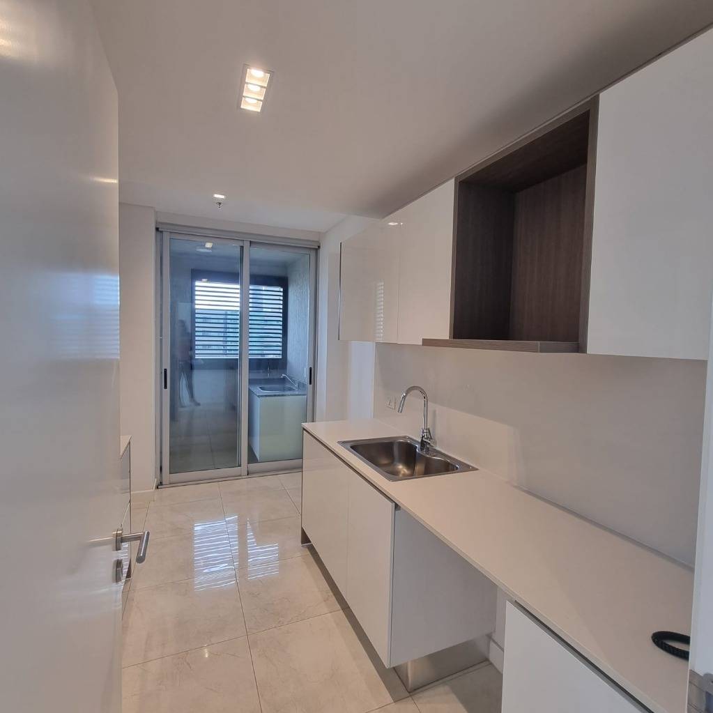 VENDO DEPARTAMENTO DE 3 DORMITORIOS EN EL LUJOSO EDIF. EMINENT — foto 3